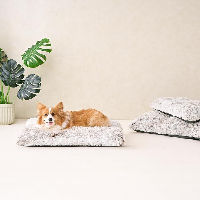 EHEYCIGA Fluffy Dog Crate Bed for Medium Dogs, Plush Faux Fur Crate Pad, Calming Anti Anxiety Medium Dog Bed, Washable Soft Warm Mat with Non-Slip Bottom, Brown