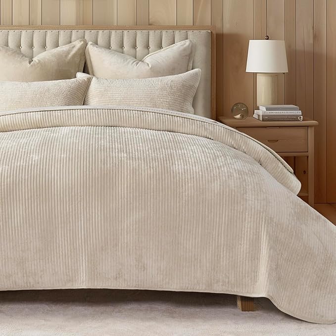 EVERGRACE Velvet Quilt Set Queen Size, Luxurious Soft Quilted Bedding Sets, Lightweight Velvet Comforter for All Season, Striped Channel Bedspread Coverlet with 2 Shams, Light Sand