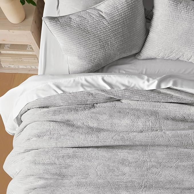 EVERGRACE Velvet Quilt Set Queen Size, Luxurious Soft Quilted Bedding Sets, Lightweight Velvet Comforter for All Season, Striped Channel Bedspread Coverlet with 2 Shams, Frost Gray