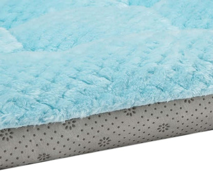 WONDER MIRACLE Fuzzy Deluxe Pet Beds, Super Plush Dog or Cat Beds Ideal for Dog Crates, Machine Wash & Dryer Friendly (15" x 23", S-Ice Blue)