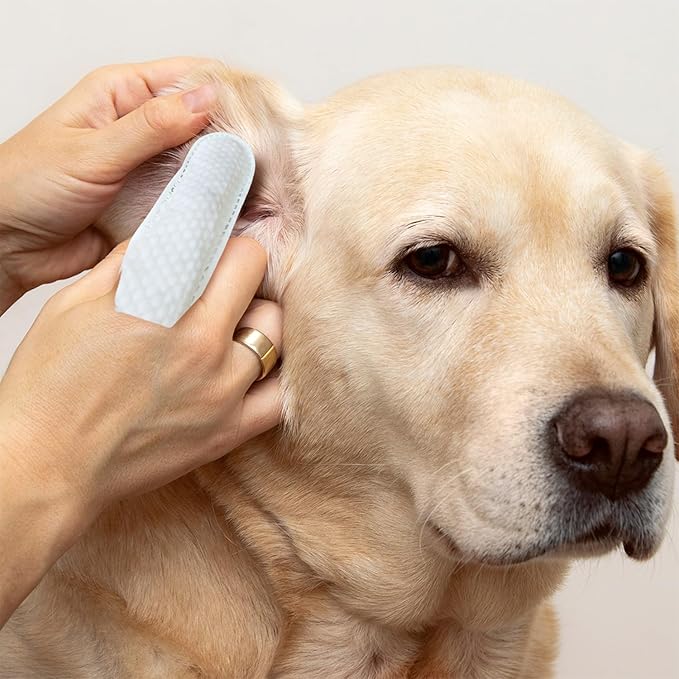 Paw Science Dog Ear Cleaner Wipes – Finger Wipes for Dogs & Cats – Cleaning, Soothing, & Deodorizing Itchy Ears – Pet Ear Relief Solution (Coconut)