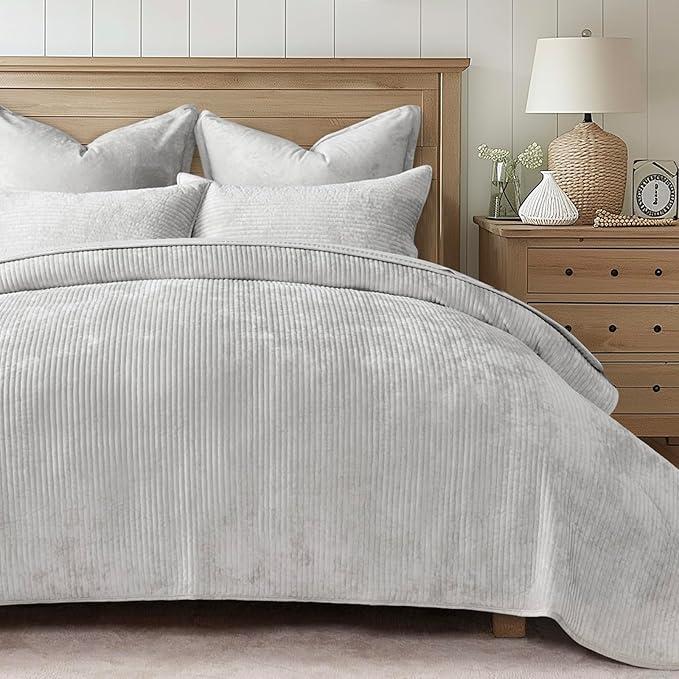 EVERGRACE Velvet Quilt Set Queen Size, Luxurious Soft Quilted Bedding Sets, Lightweight Velvet Comforter for All Season, Striped Channel Bedspread Coverlet with 2 Shams, Frost Gray