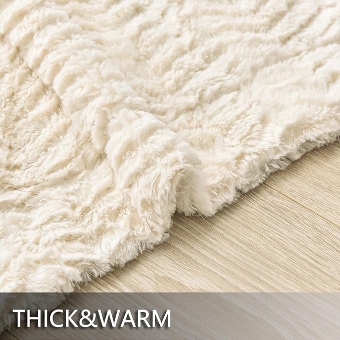 YUSOKI Luxury Faux Fur Blanket for Queen Size Bed 2 Layers,7.3lb,All Ages,Home Decoration Without Pillows (Ivory,90" x 90")