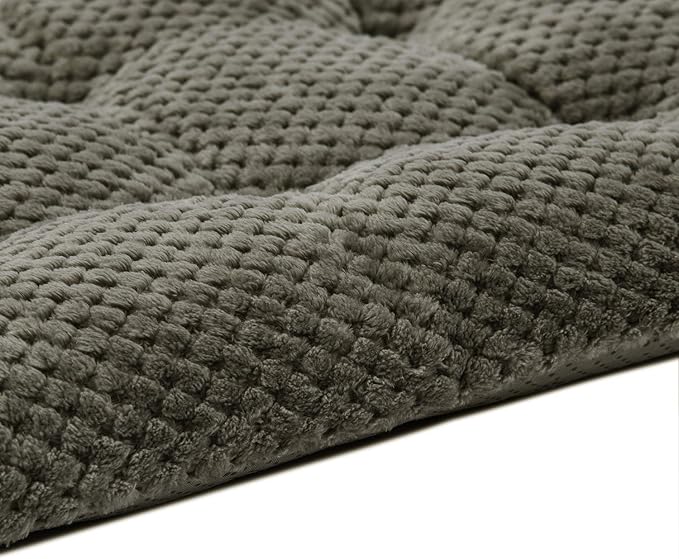 WONDER MIRACLE Fuzzy Deluxe Pet Beds, Super Plush Dog or Cat Beds Ideal for Dog Crates, Machine Wash & Dryer Friendly (15" x 23", S-Eagle Grey)