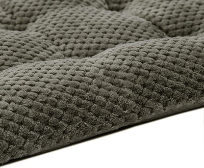WONDER MIRACLE Fuzzy Deluxe Pet Beds, Super Plush Dog or Cat Beds Ideal for Dog Crates, Machine Wash & Dryer Friendly (15" x 23", S-Eagle Grey)