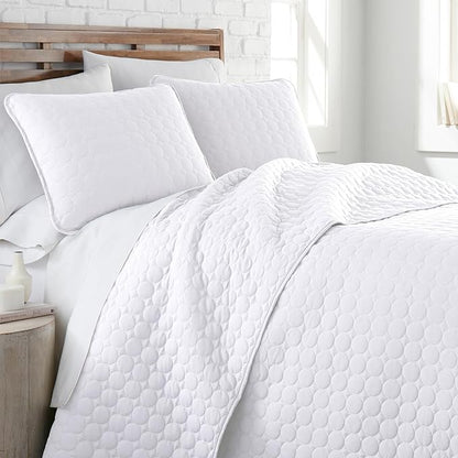 Southshore Fine Living, Inc. White Quilts Queen Size Set, Lightweight Summer Bedspread with 2 Quilted Pillow Shams, Cozy, Soft Circle-Stitch Design, Queen Size/Full Size, White