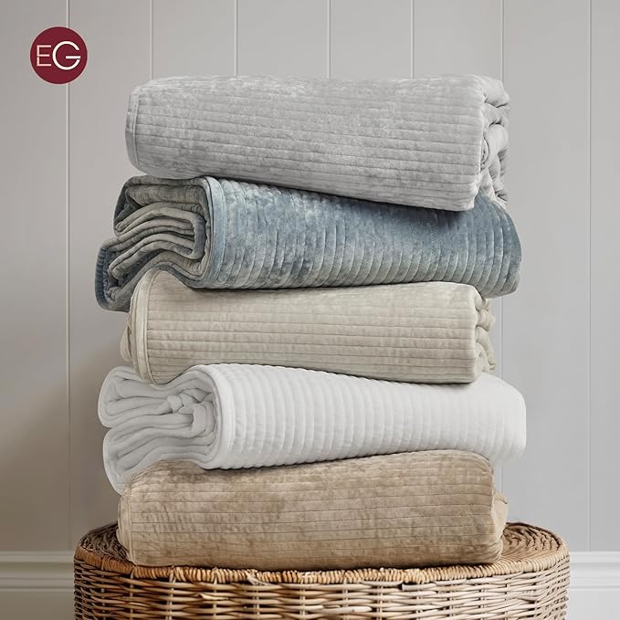 EverGrace Velvet Quilt Set Queen Size, Luxurious Soft Quilted Bedding Sets, Lightweight Velvet Comforter for All Season, Striped Channel Bedspread Coverlet with 2 Shams, Bright White