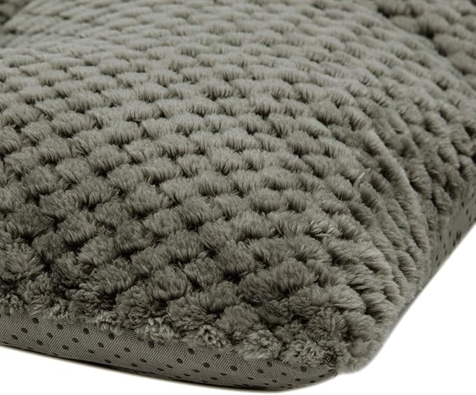 WONDER MIRACLE Fuzzy Deluxe Pet Beds, Super Plush Dog or Cat Beds Ideal for Dog Crates, Machine Wash & Dryer Friendly (15" x 23", S-Eagle Grey)