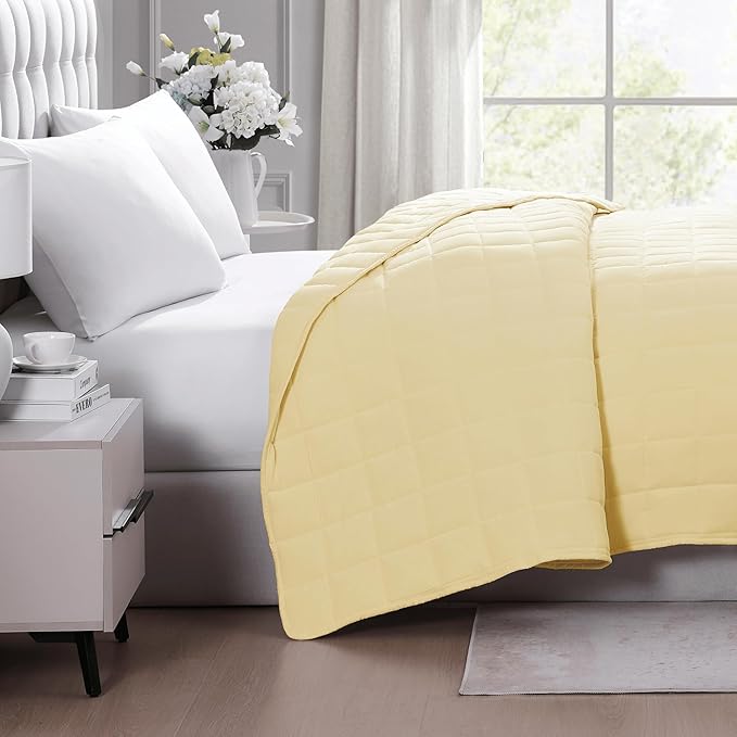 Casa Platino King Size Quilted Blanket - Pre-Washed Soft Comforter - Lightweight All Season - Premium Microfiber Down Alternative - Vanilla