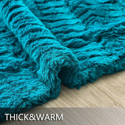 YUSOKI Luxury Faux Fur Blanket for Queen Size Bed 2 Layers,7.3lb,All Ages,Home Decoration Without Pillows (Teal,90"x90")