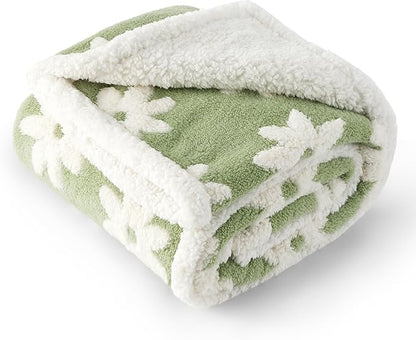 LE SURE Waterproof Dog Blanket for Large Dogs - Washable Double Sided Dog Blankets with Warm Jacquard Shag and Soft Sherpa Fleece, Pet Cat Blanket for Couch Protection, 3D Textured Cloud, Green