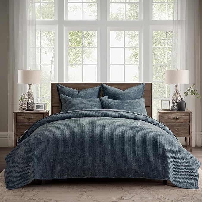 EVERGRACE Velvet Quilt Set King Size, Luxurious Soft Quilted Bedding Sets, Lightweight Velvet Comforter for All Season, Striped Channel Bedspread Coverlet with 2 Shams, Midnight Blue