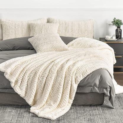 YUSOKI Luxury Faux Fur Blanket for Queen Size Bed 2 Layers,7.3lb,All Ages,Home Decoration Without Pillows (Ivory,90" x 90")