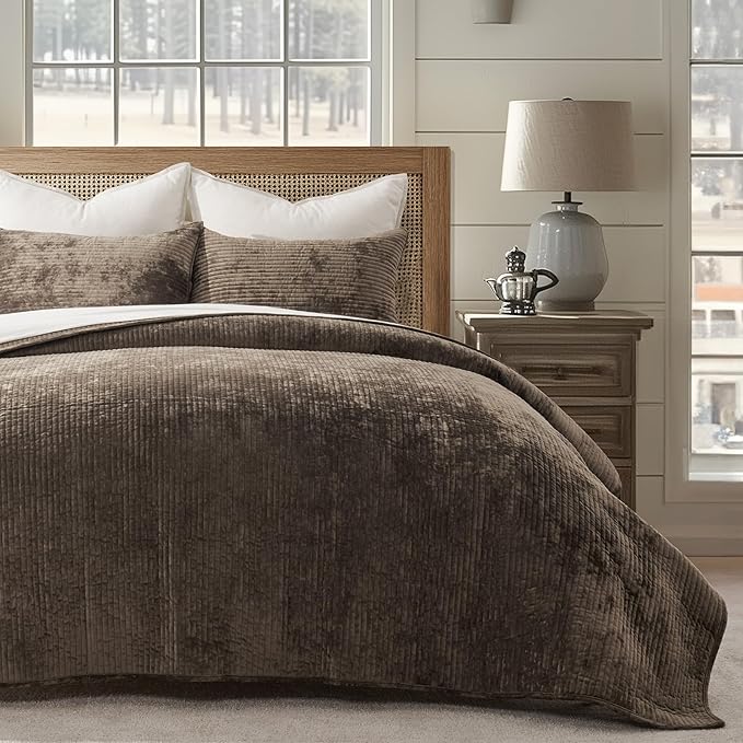 EVERGRACE Velvet Quilt Set Queen Size, Luxurious Soft Quilted Bedding Sets, Lightweight Velvet Comforter for All Season, Striped Channel Bedspread Coverlet with 2 Shams, Mushroom Brown