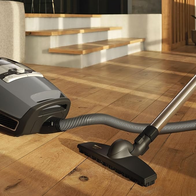 Miele Blizzard CX1 Pure Suction Bagless Canister Vacuum Cleaner with AllTeQ Universal Floorhead and Parquet Twister Floorhead, 1200 W, Graphite Gray – 10829430