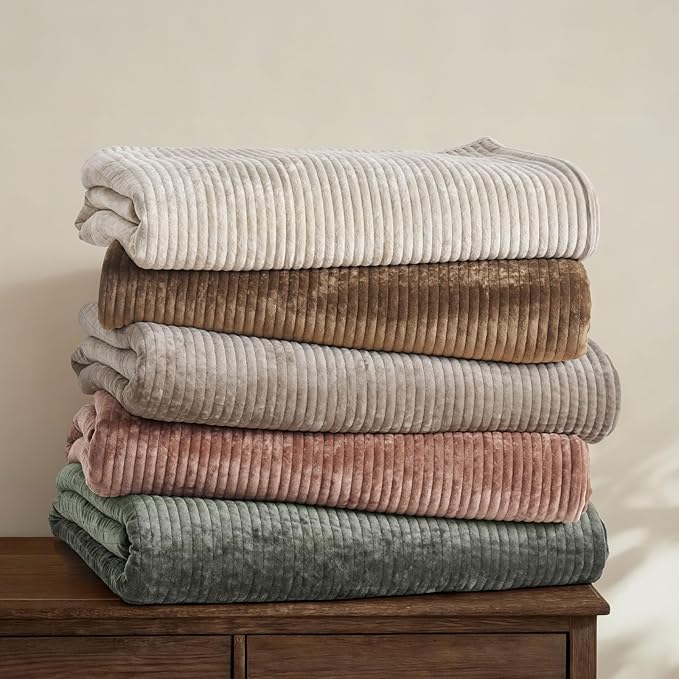 EVERGRACE Velvet Quilt Set King Size, Luxurious Soft Quilted Bedding Sets, Lightweight Velvet Comforter for All Season, Striped Channel Bedspread Coverlet with 2 Shams, Natural Tan