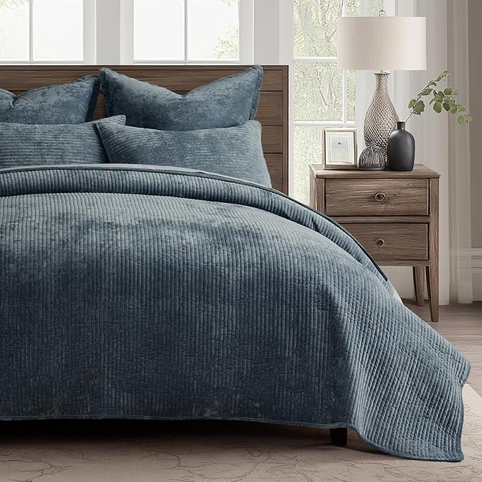 EVERGRACE Velvet Quilt Set King Size, Luxurious Soft Quilted Bedding Sets, Lightweight Velvet Comforter for All Season, Striped Channel Bedspread Coverlet with 2 Shams, Midnight Blue
