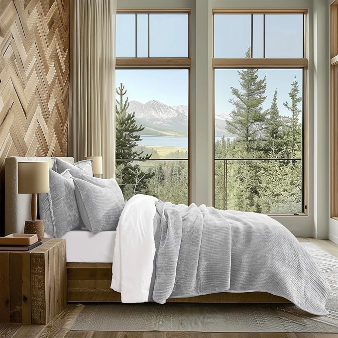 EVERGRACE Velvet Quilt Set Queen Size, Luxurious Soft Quilted Bedding Sets, Lightweight Velvet Comforter for All Season, Striped Channel Bedspread Coverlet with 2 Shams, Frost Gray