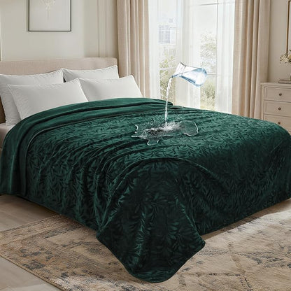 LOOBANI Waterproof Blanket for Bed: Soft Flannel Love Blanket 80"x90" for Queen Beds, Waterproof Pet Blanket fot Large Dogs with Storage Bag, Stain-Proof Couch Protector for Kid and Pet