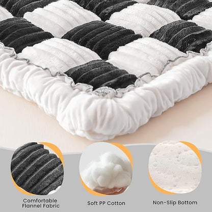 Backseat Dog Bed Mat for Car, Non-Slip Dog Bed for Car Back Seat, Soft & Cozy Dogs Blanket, Washable Travel Pet Mat Seat Protector for Cars, SUVs, Trucks (Black/White, 59"L x 27.5"W x 1.5"Th)