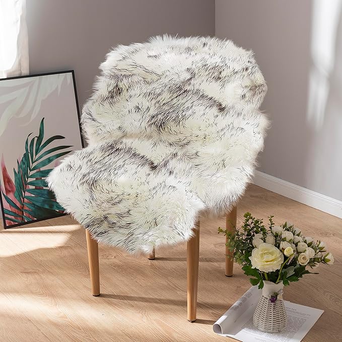 Asrug Soft Faux Fur Dog Rug Plush and Fluffy Dog Mat Ultra Cozy Pet Throw Rug for Dogs Cats, Luxury Soft Faux Sheepskin Chair Cover Seat Pad Shag Fur Area Rugs for Bedroom, Black & White, 3ftx5ft